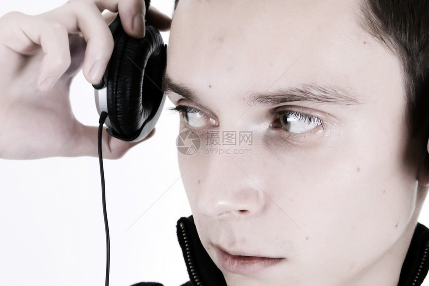 持耳机的年轻人爱好者休息娱乐韵律活动音乐播放器音乐收音机记录流行音乐图片