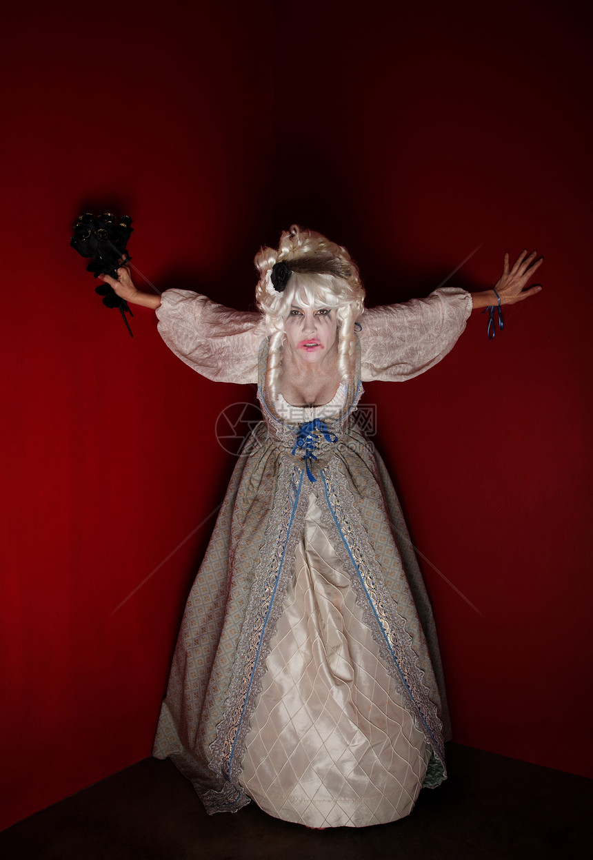 打扮成玛丽安托瓦内特的女人角落粉红色死亡化妆品女王袖子女性历史剧院演员图片