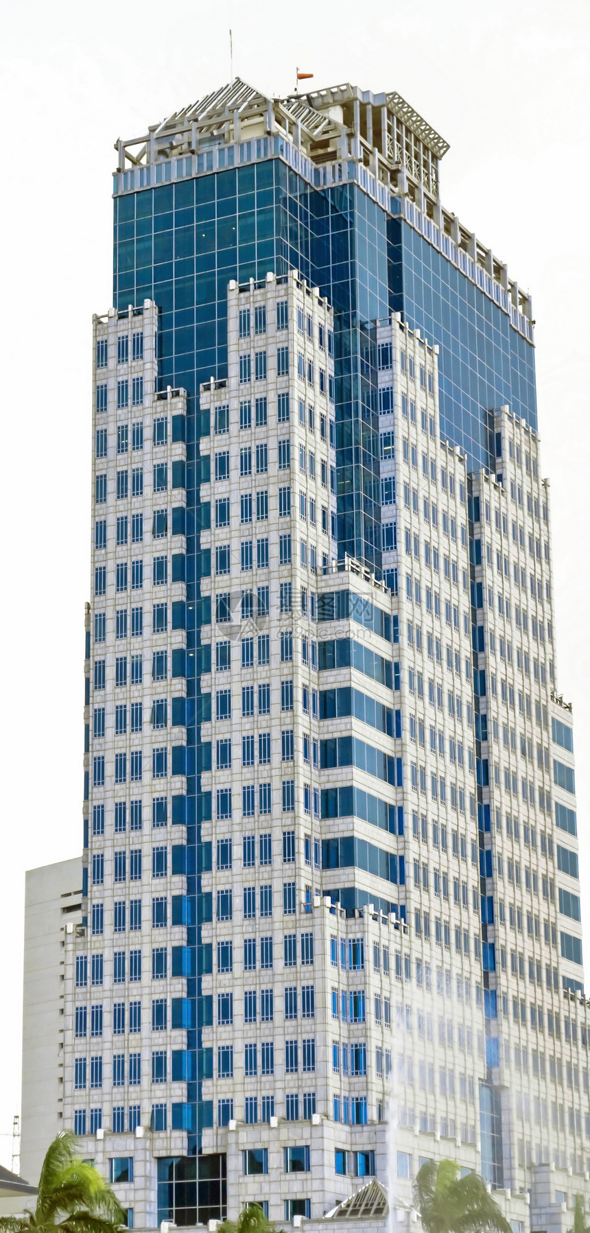 天空压台地标工作蓝色办公室玻璃商业反射窗户摩天大楼酒店图片