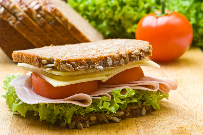 新鲜全餐三明治谷物饮食野餐小麦美食乳制品午餐蔬菜小吃叶子图片