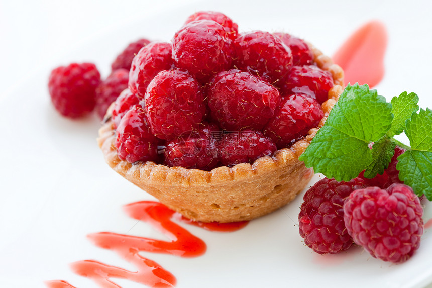 美味新鲜的红莓酱糕点生物美食红色水果草本植物白色育肥蛋糕薄荷图片