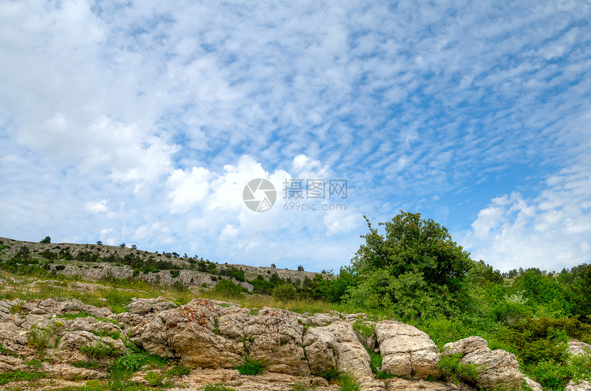 风景优美的山脉景观高地旅游石头绿色森林宽慰蓝色天堂岩石地标图片