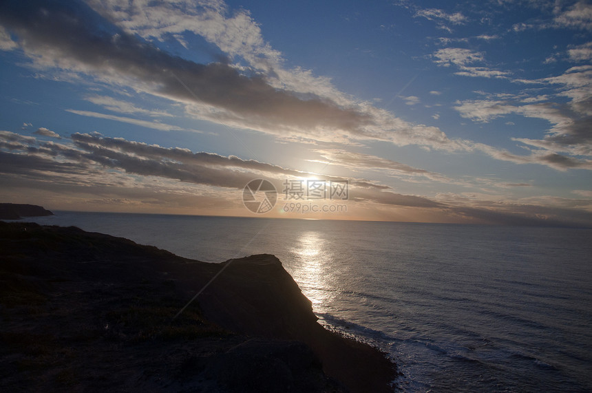 葡萄牙强光山脉岩石射线太阳天空海洋日落地平线图片