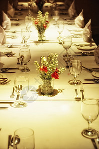 表格设置餐饮餐厅推介会奢华陶器酒杯酒店宴会聚会活动背景图片
