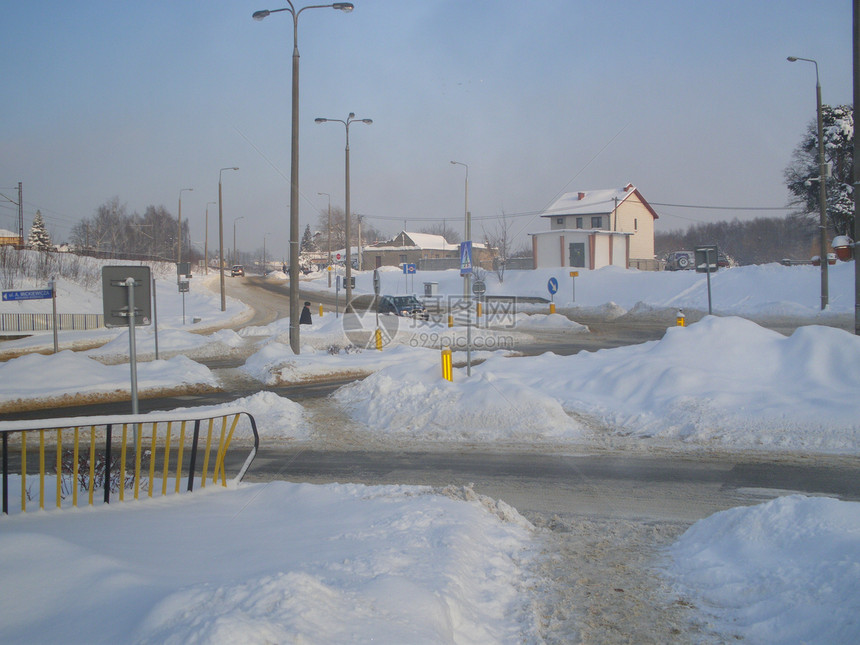 冬季市人行道生活场景守望者摄影街道白色图片
