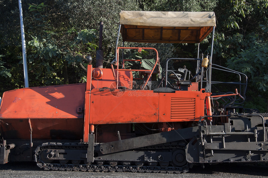 葡萄牙运输沥青木头拖拉机车轮图片