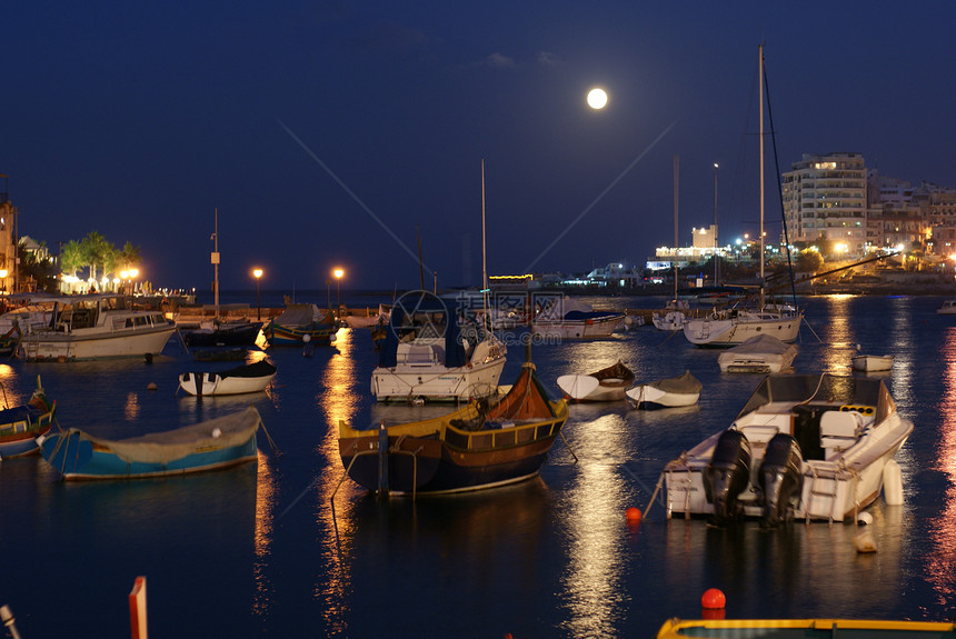 海湾之夜城市月光月亮图片