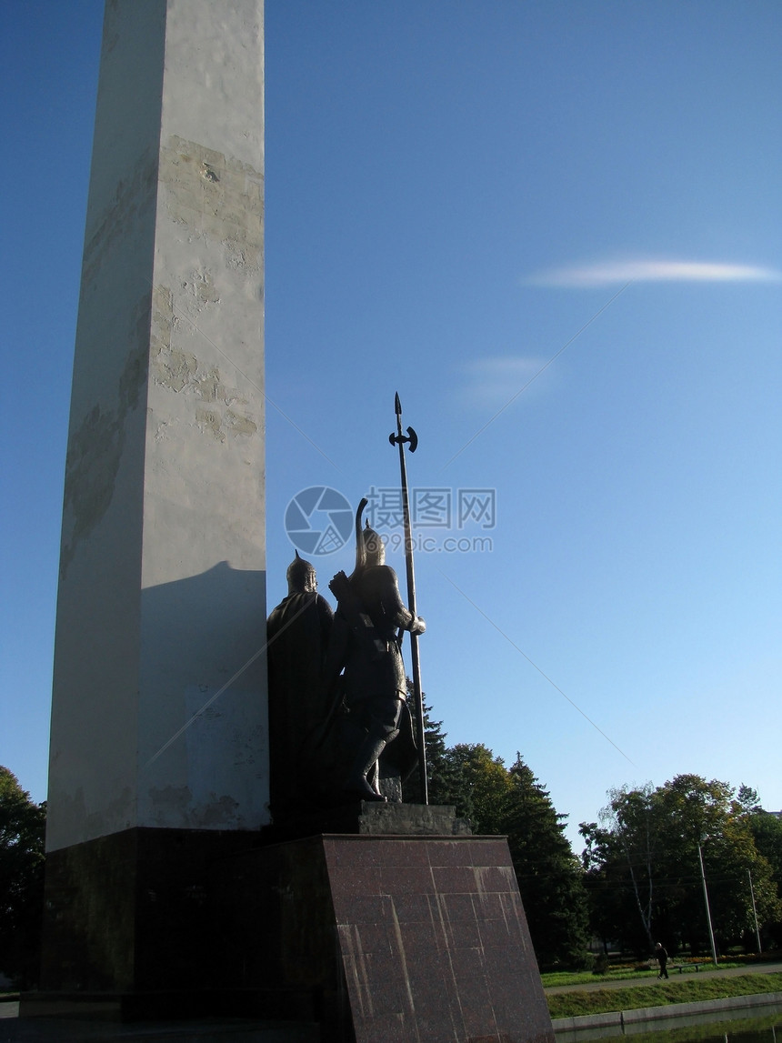 纪念碑雕塑长矛历史天空文化记忆盔甲英雄友谊图片