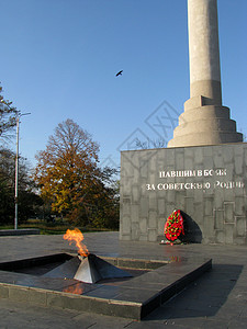 纪念碑建筑休息公园蓝天城市花园记忆场所礼拜地方背景图片