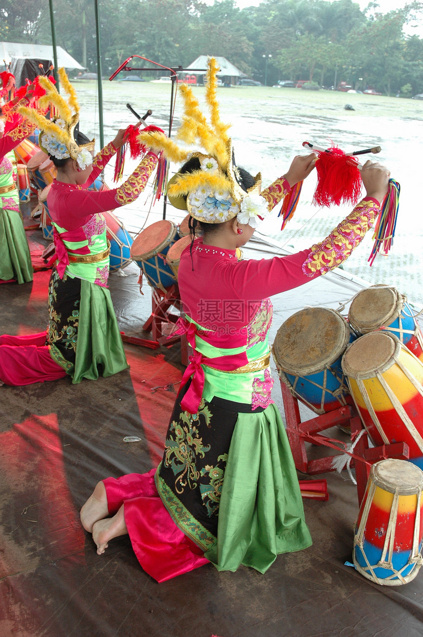 传统舞者戏服音乐艺术工具文化旅游节奏乐器成员社区图片