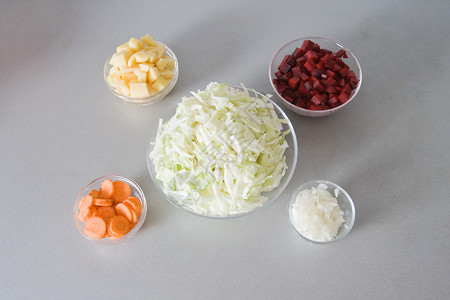 胡萝卜甜菜切割罗宋汤高清图片