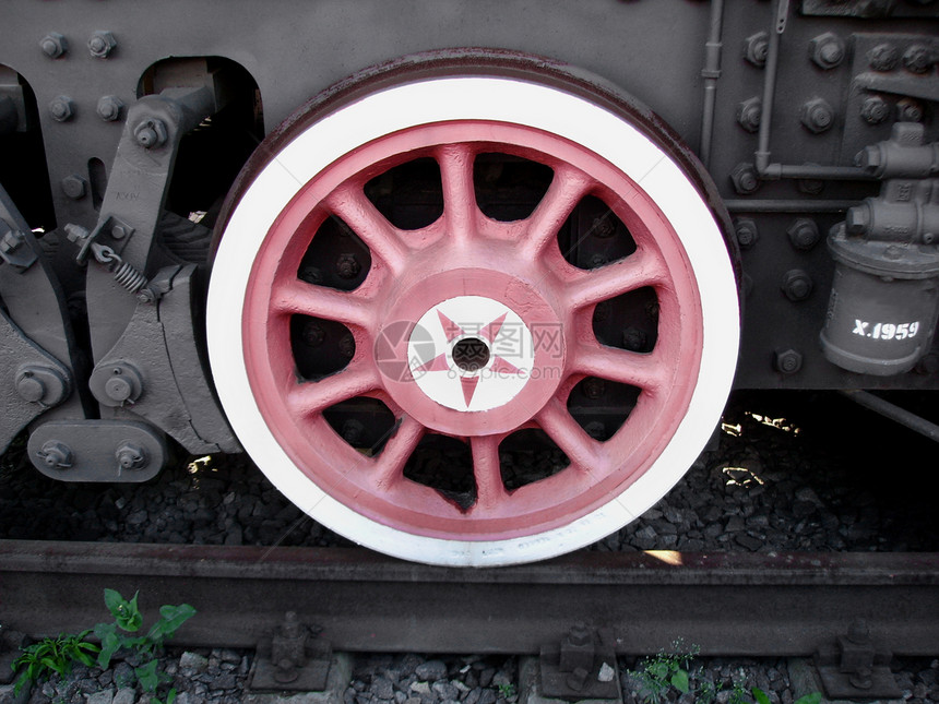 旧蒸汽机车轮工业火车蒸汽机车红色运输铁路工程活塞技术图片