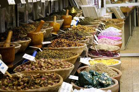 中东集市市场中的东方香料和药草背景