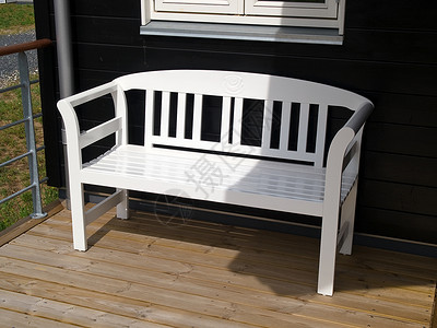 传统古典白色花园长椅背景图片