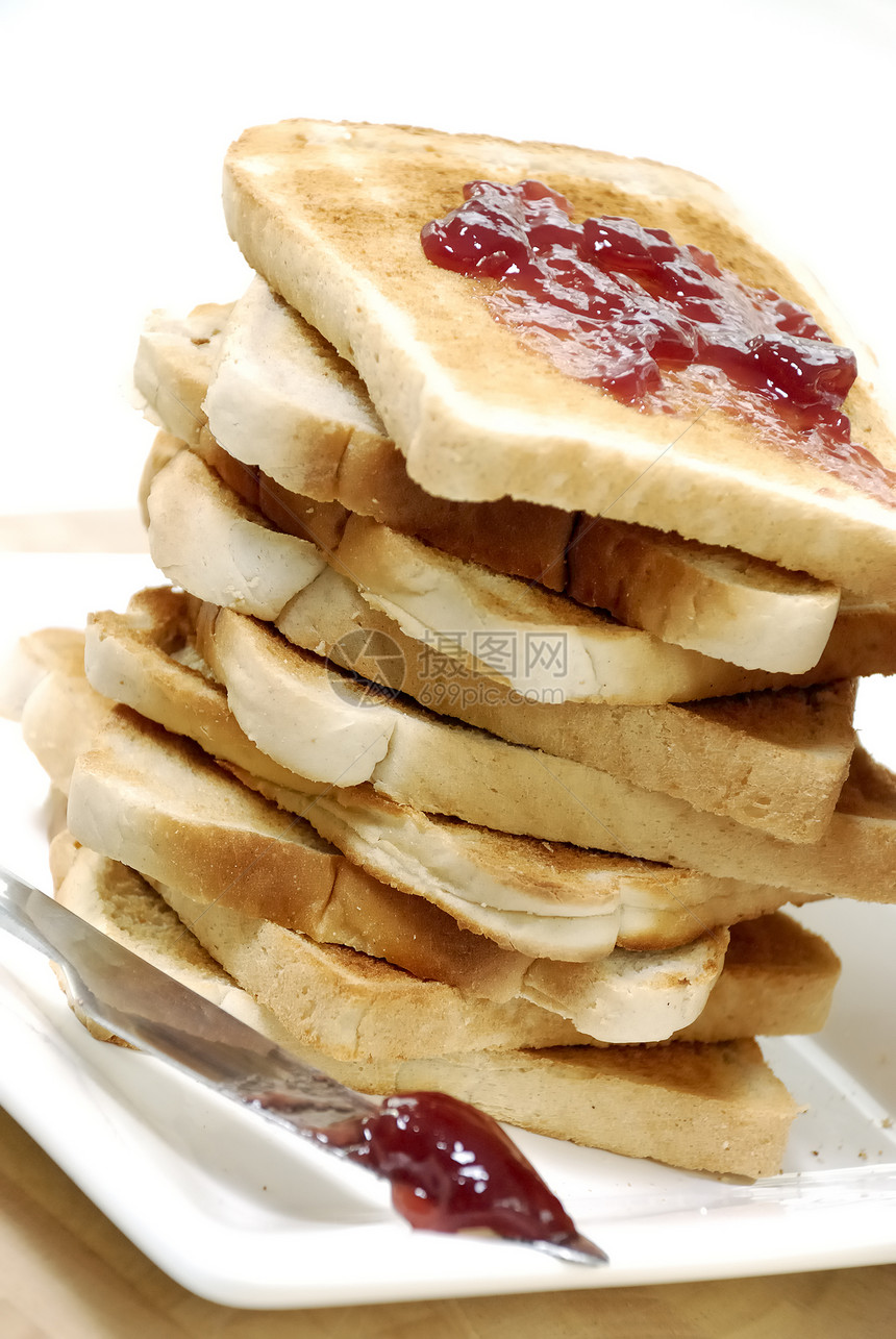 配果酱的吐司浆果面包小麦小吃早餐面团图片