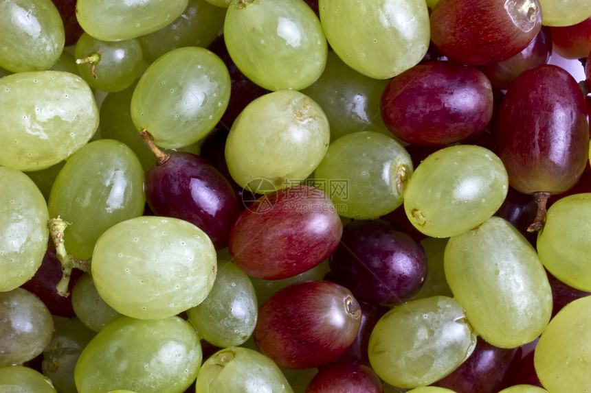 绿葡萄和红葡萄背景图片