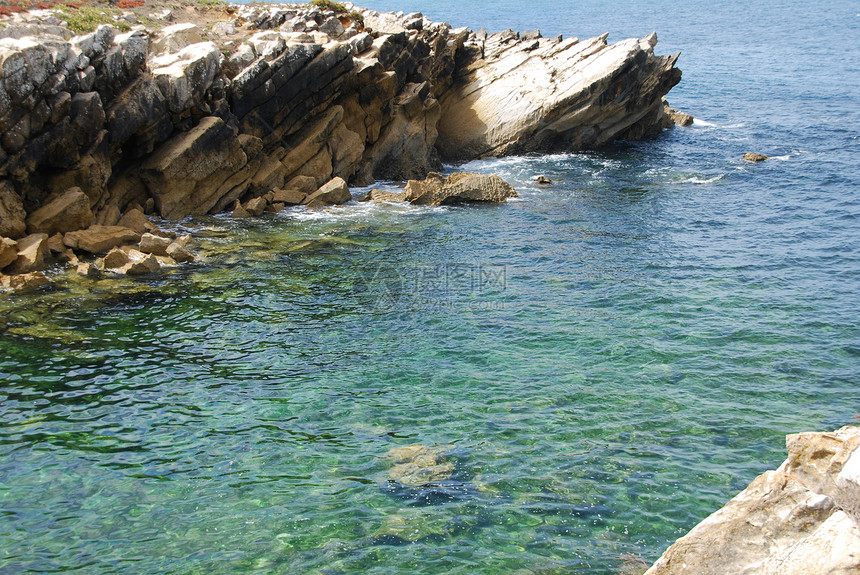 美丽的环礁湖 有绿色海洋水潜水风景石头海岸热带情调海景悬崖支撑岩石图片