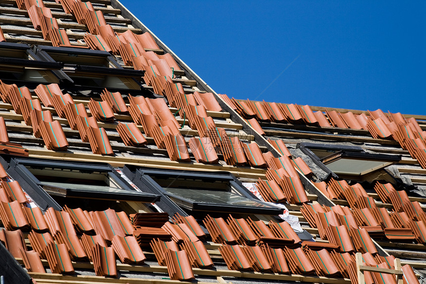 屋顶修理或建筑工程构造建筑工作工业住宅财产维修房子红色材料图片