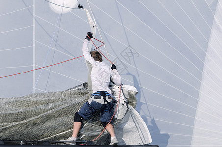 航行男人水手床单升降索三角帆帆船弓箭手线条运动帆船赛背景