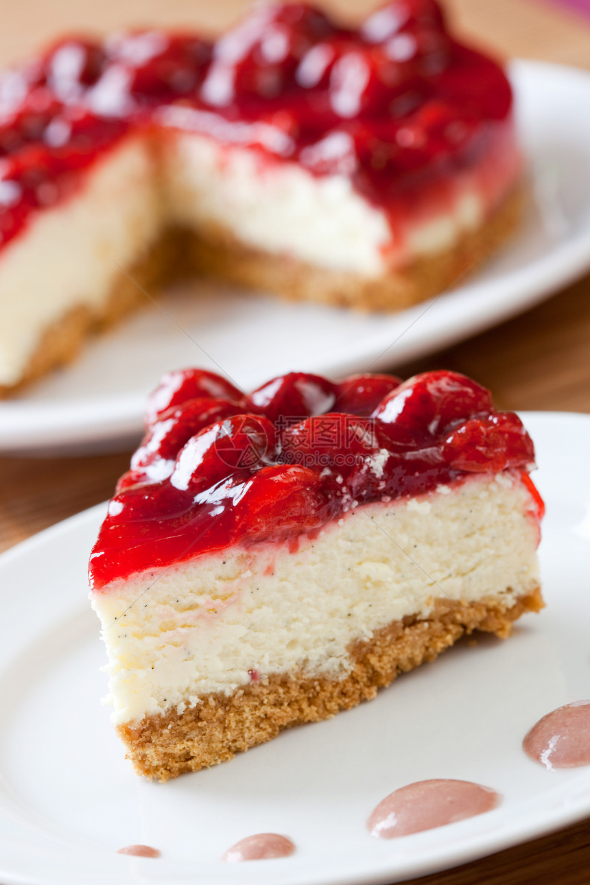美味的草莓芝士蛋糕图片