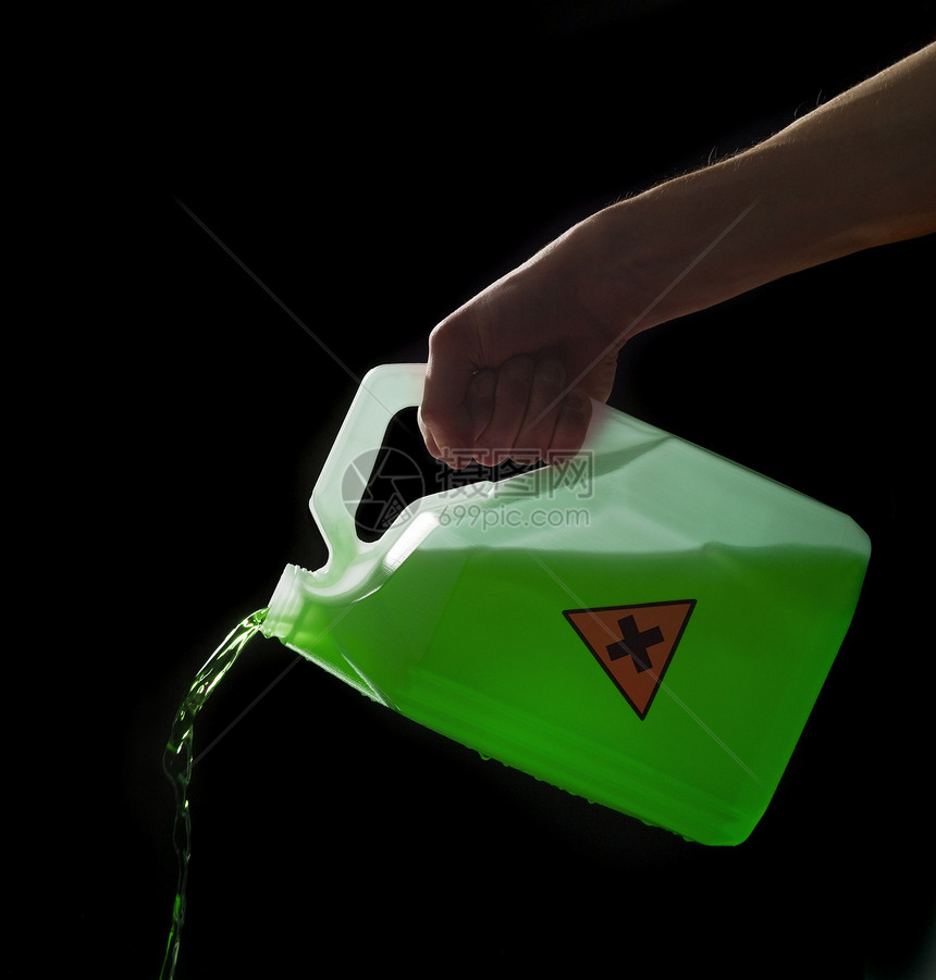 含有生物危害成分的罐头警告毒素静物生态工作室塑料罐风险倾斜黑色环境图片