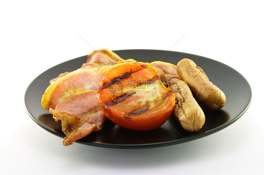 餐桌上的烹饪早餐物品红色午餐盐渍盘子餐厅油炸食物服务香肠猪肉图片