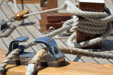 游艇细节航行航海夹板血管甲板帆船滑轮码头木头背景图片