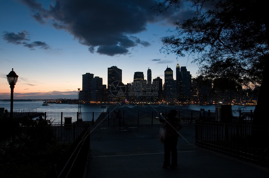 下曼哈顿地标建筑学黑色城市日落图片