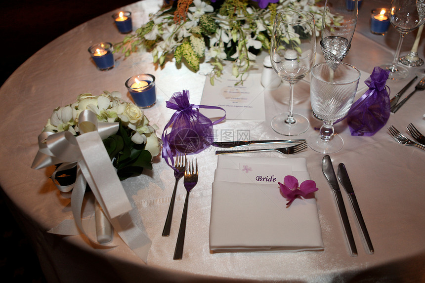 婚礼招待会盘子环境新娘机构蜡烛设计师接待房间桌子花朵图片