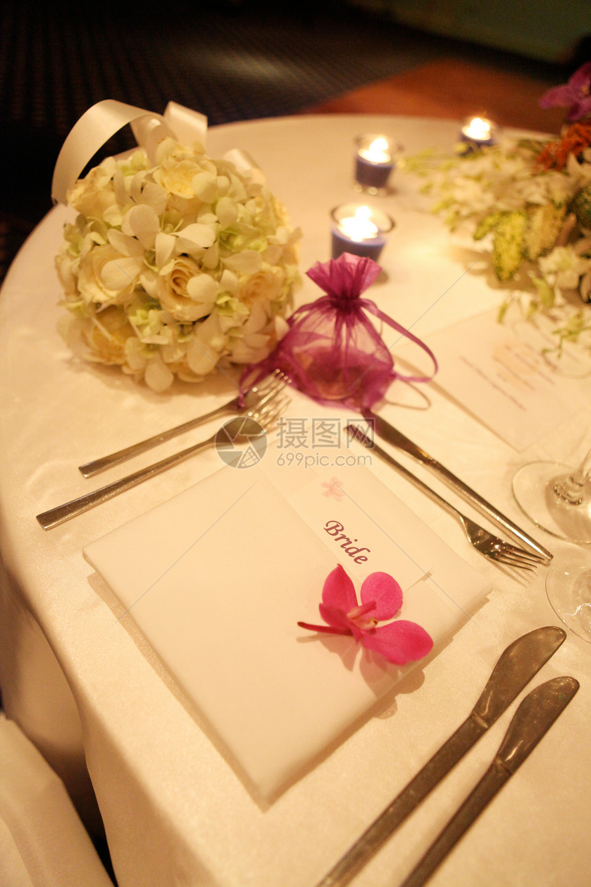 婚礼招待会家具风格花朵装饰娱乐款待餐厅桌子机构盘子图片