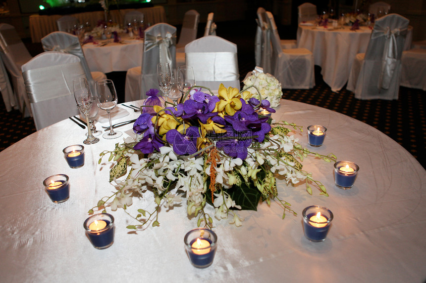 婚礼招待会盘子环境娱乐奢华花朵新娘桌子风格家具餐厅图片
