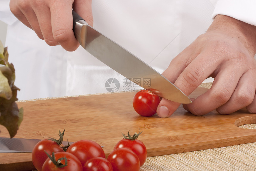 切切蔬菜盘子白色食物服务木板沙拉红色男人餐厅青椒图片