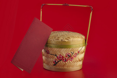 中国新年篮子红色庆典空白吉祥用具运气木头卡片财富传统背景图片