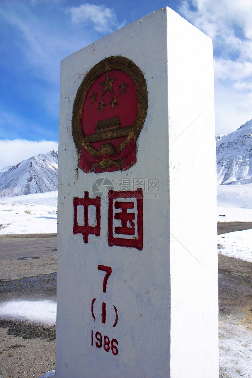中国边境石地标旅游石头遗产蓝色山脉防御爬坡文化建筑学图片