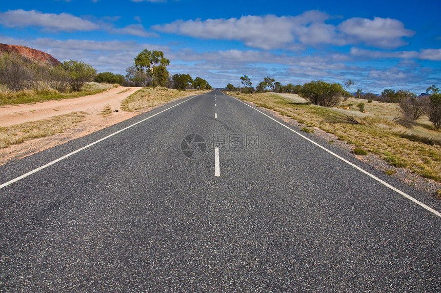 澳洲公路假期沙漠红色场景野生动物乡村街道驾驶旅行风景图片