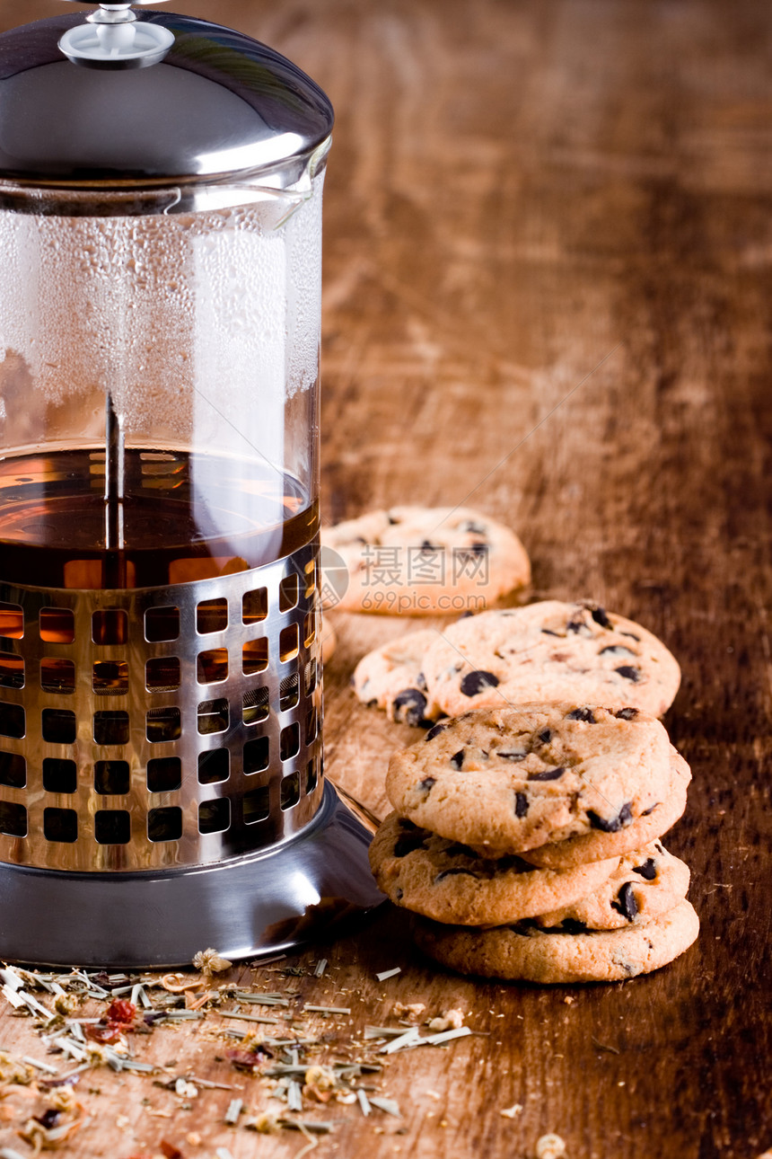 法国媒体以热茶和新鲜烤饼干为主播饮料食物木头液体草药厨房桌子饼干咖啡店巧克力图片