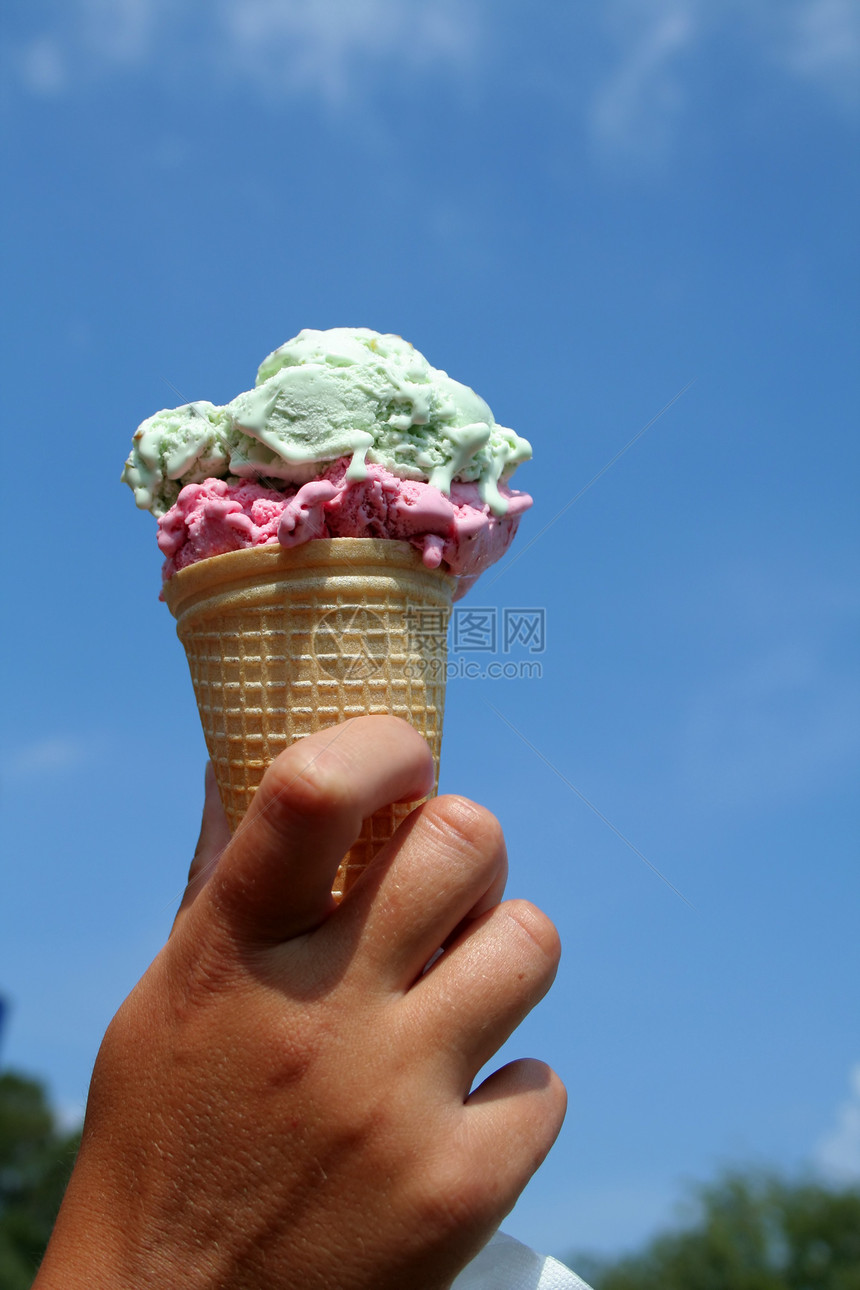 手握冰淇淋棕榈奶油奶制品香草拇指天空手指开心果冰箱覆盆子图片