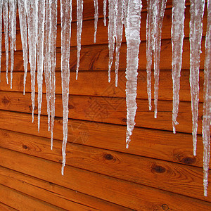 客厅上的冰棍寒意红色冰柱寒冷孵化冻结木头高清图片