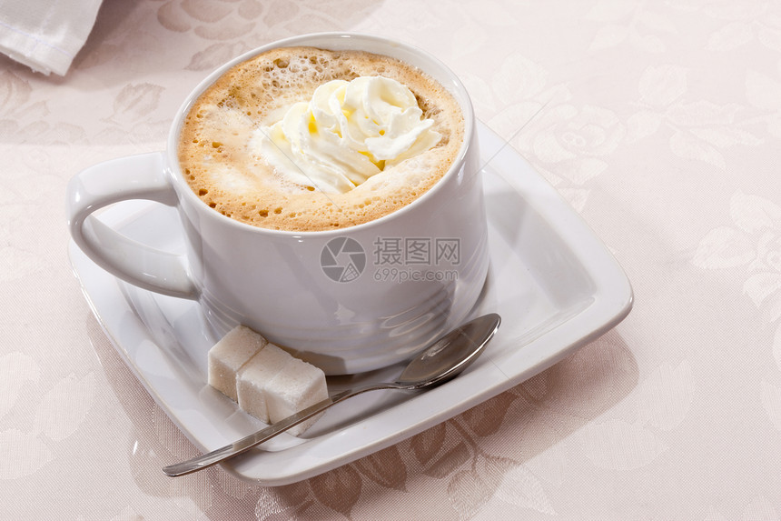 咖啡精英杯子甜点勺子奶油桌布图片