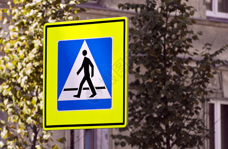 人行横道标志十字路口标志命令安全信号警告城市街道角落交通路口背景