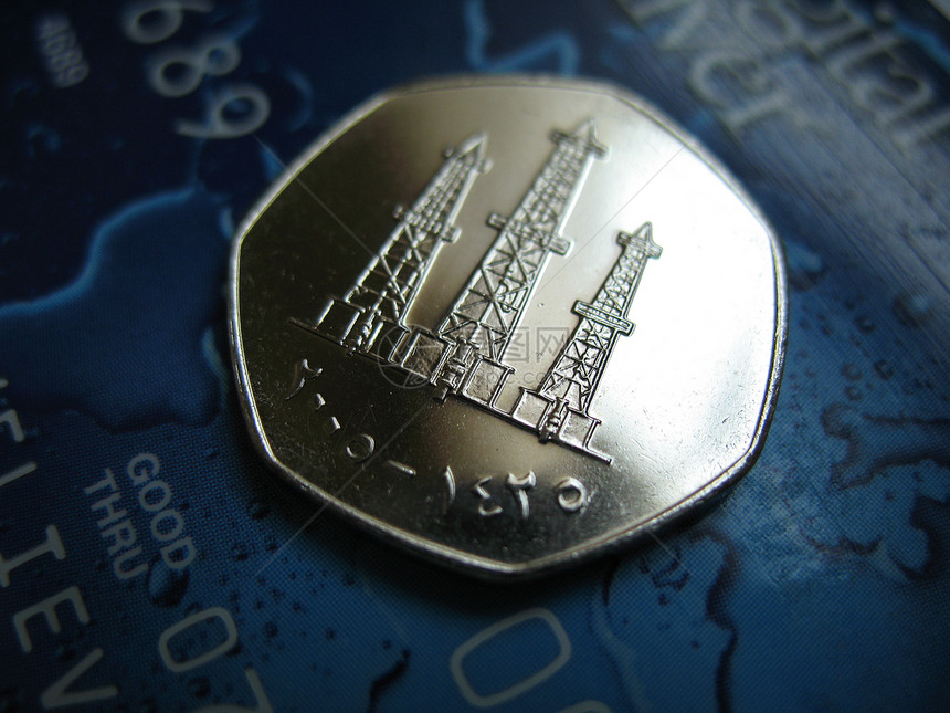 信用卡上的闪亮硬币蓝色签证货币宏观首都图片