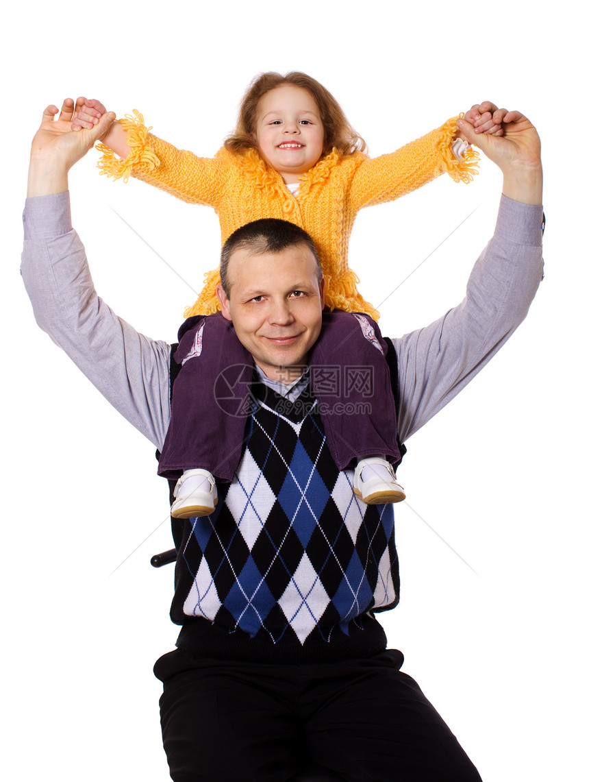 快乐的爸爸肩膀金发亲热白色工作室压痛家庭儿童女儿享受图片