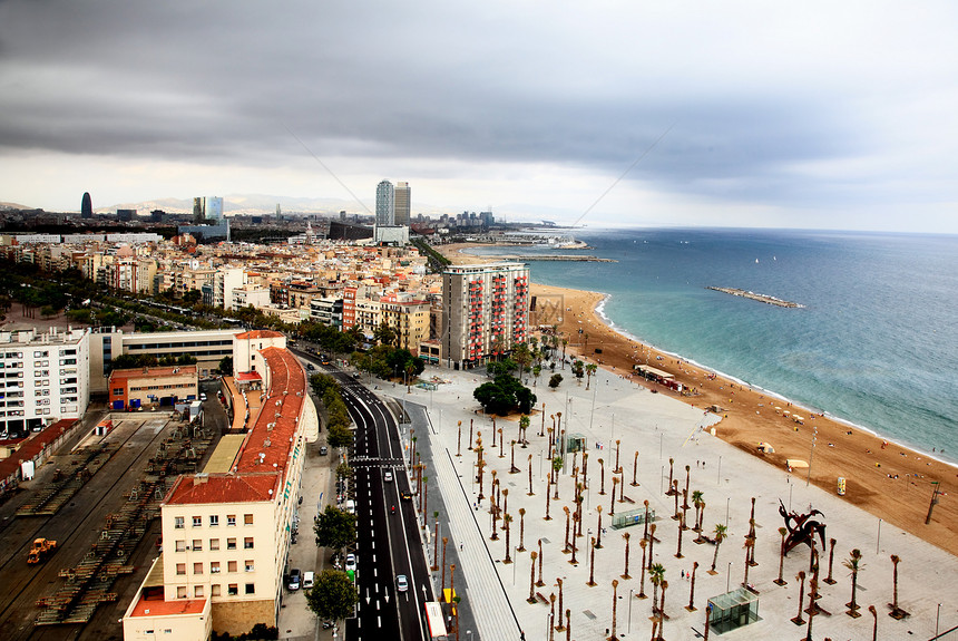 巴塞罗那市和港湾的空中观察地标椭圆形城市天线游客港口摩天大楼景观旅游办公室图片