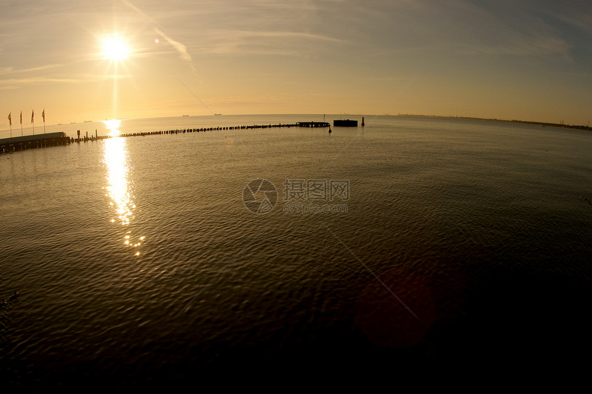索波市海滩旅游太阳木板行人天空港口地标天桥地平线图片