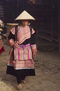 民间风俗在Can Cau市场上的Hmong花朵妇女背景