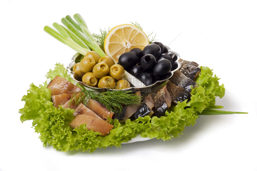 一种含有烟熏片的合成物洋葱蔬菜熏制盘子鱼片绿色食物柠檬作品图片