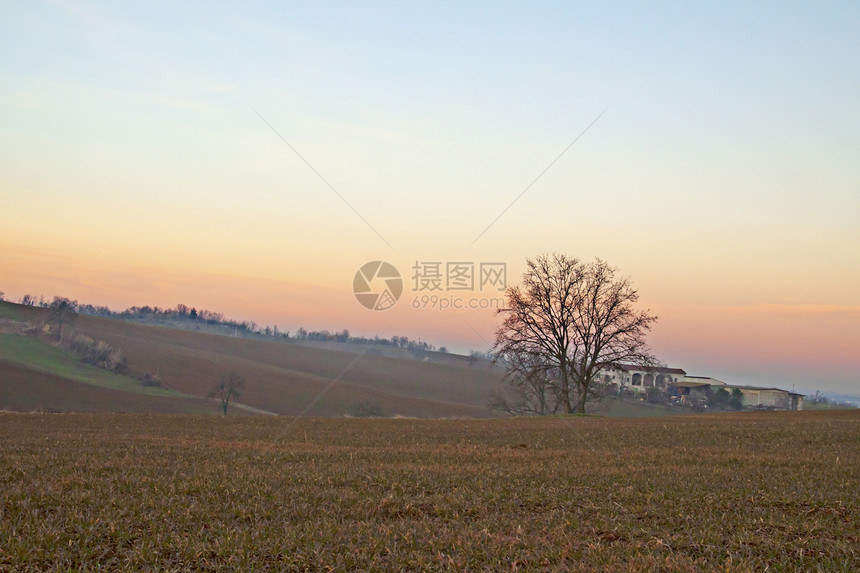 日落草地国家天空射线地平线环境季节农村场地牧场图片