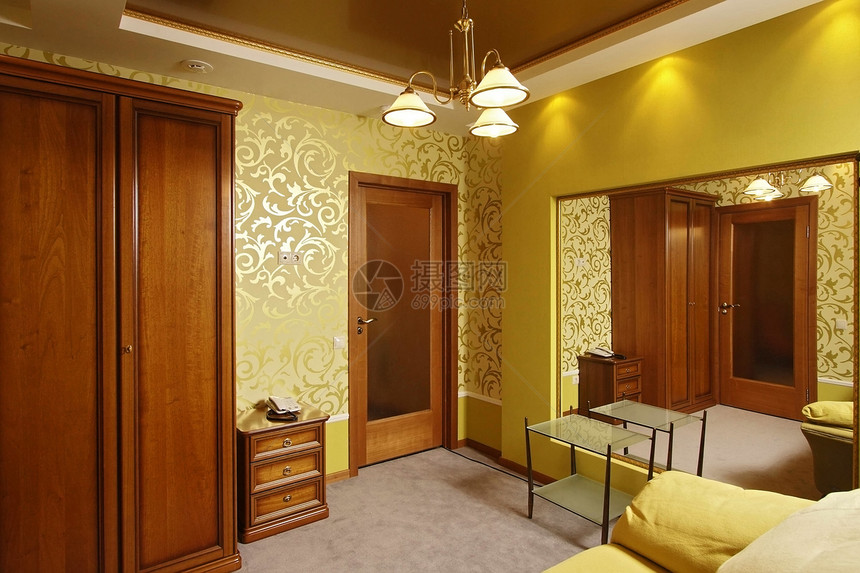 房间硬木座位装饰桌子奢华镜子公寓房子建筑学枕头图片