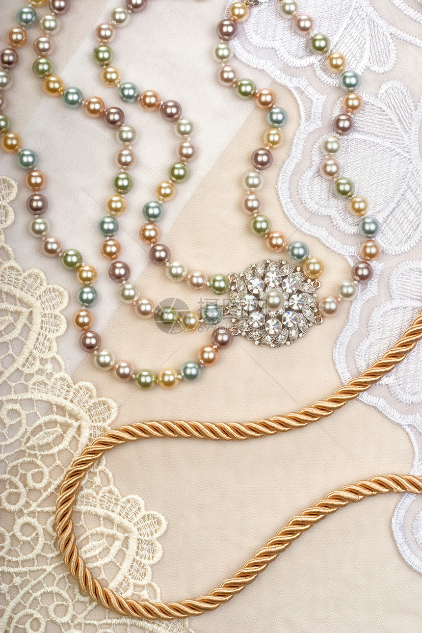 绳索和项链蕾丝花丝装饰品胸针金属钻石珠宝刺绣宝石珍珠图片
