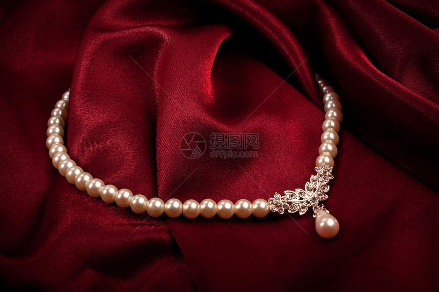 珍珠项链红色水晶钻石宝石火花艺术反射创造力首饰奢华图片